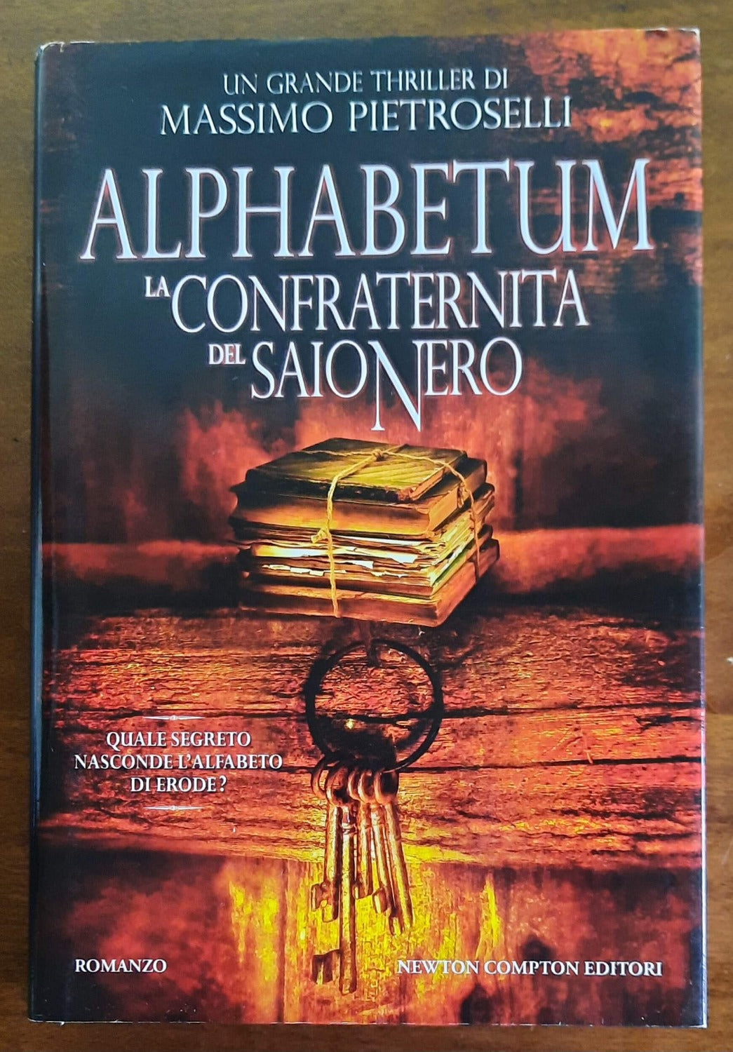 Alphabetum. La confraternita del saio nero - Newton Compton – Libreria  Biellese