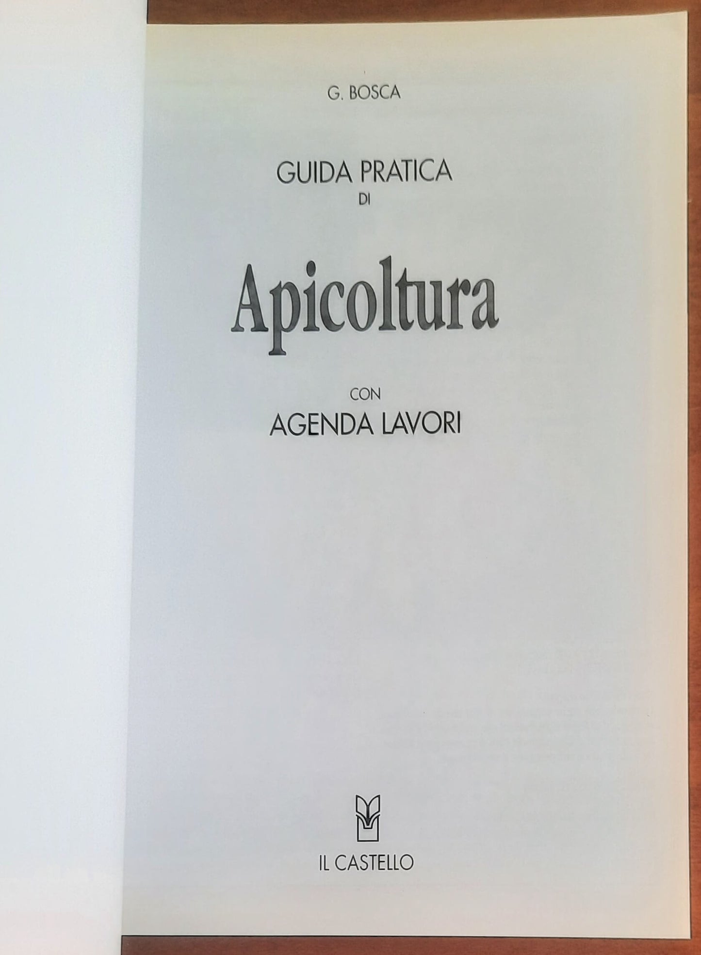 Apicoltura. Guida pratica di apicoltura con agenda lavori. Installazione e conduzione razionale di un apiario