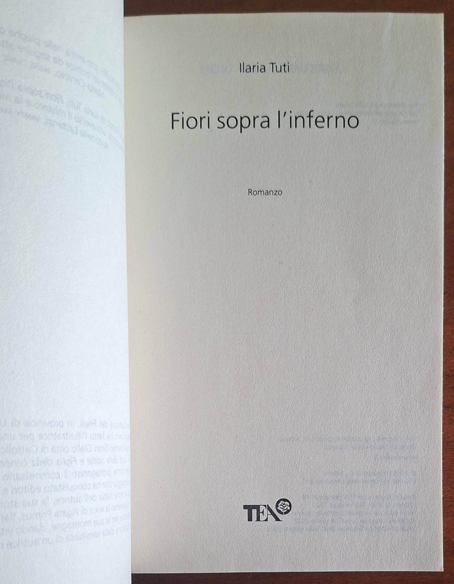 Fiori sopra l’inferno - Ilaria Tuti - Tea