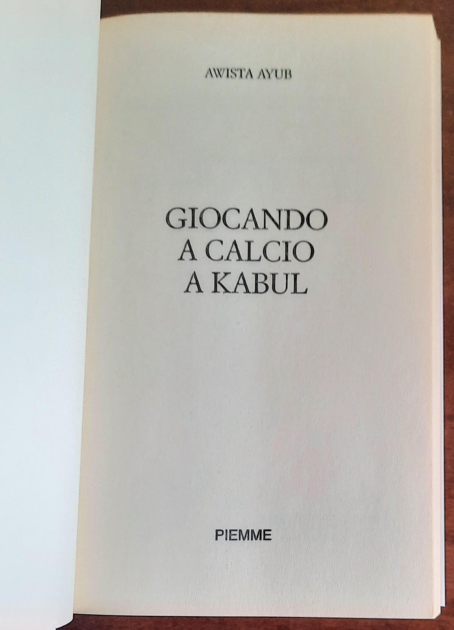 Giocando a calcio a Kabul - di Awista Ayub - Piemme