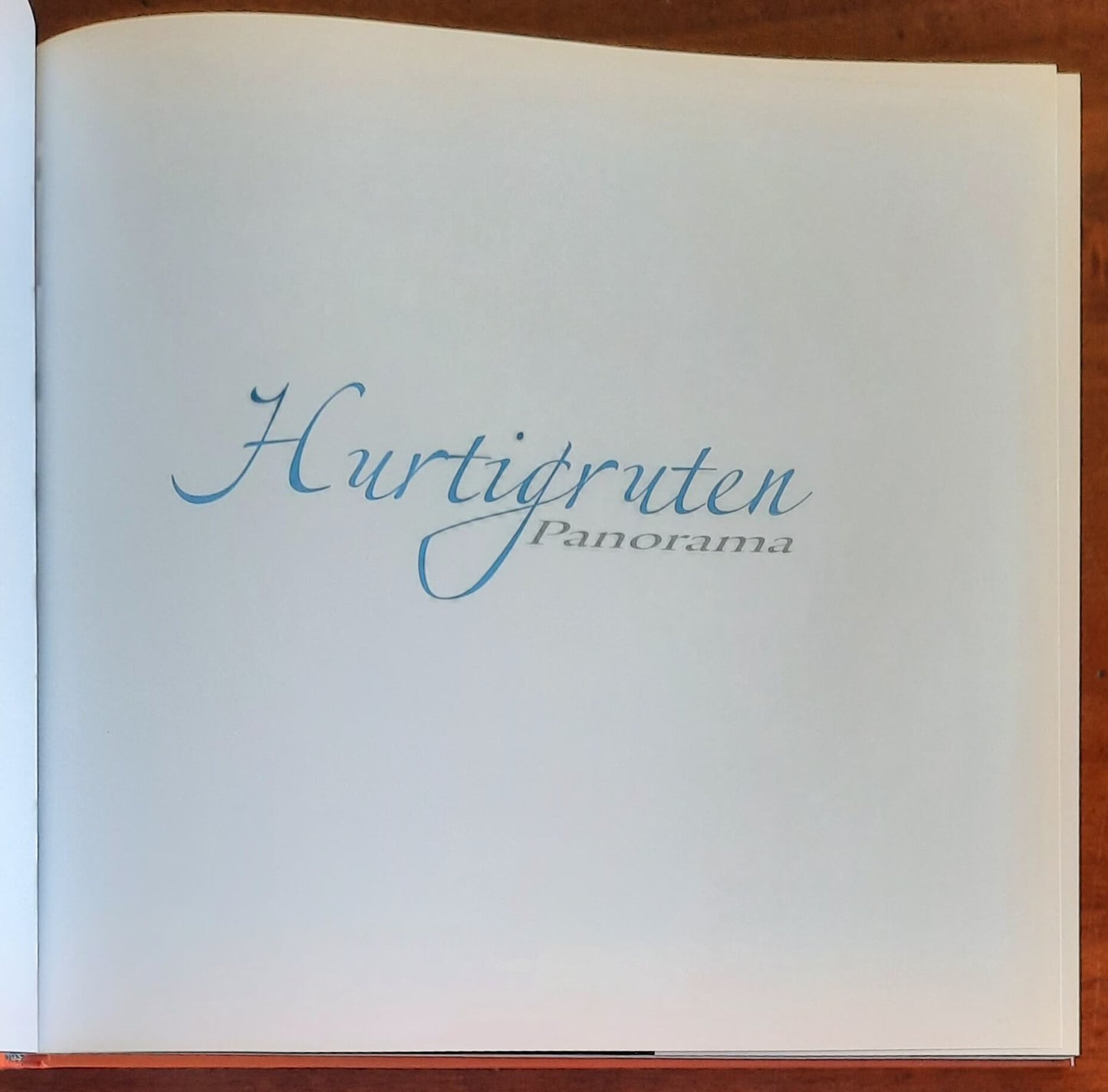 Hurtigruten. Panorama - testi di Per Eliassen - To-foto As - Harstad (norvegia)