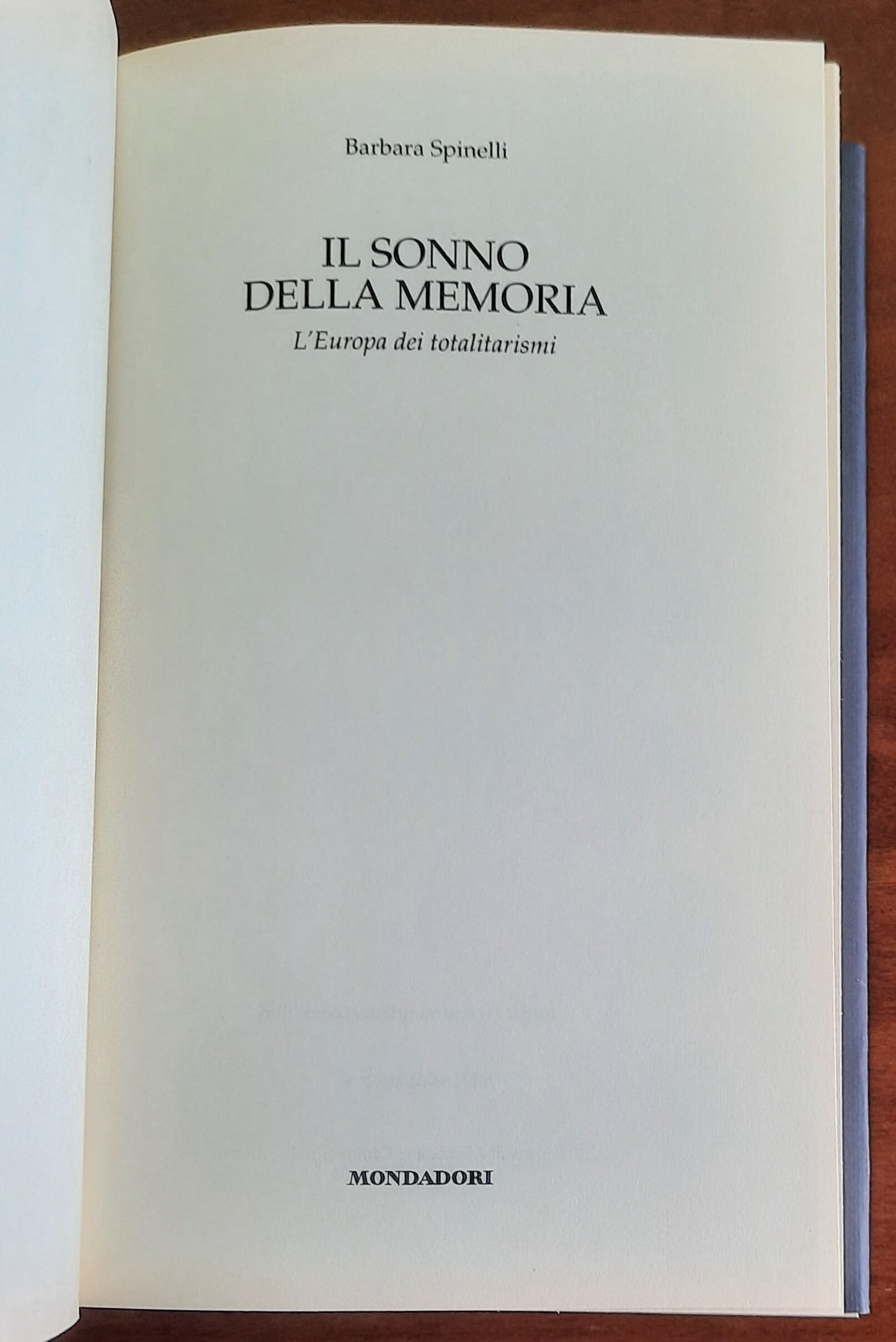 Il sonno della memoria. L’Europa dei totalitarismi - di Barbara Spinelli