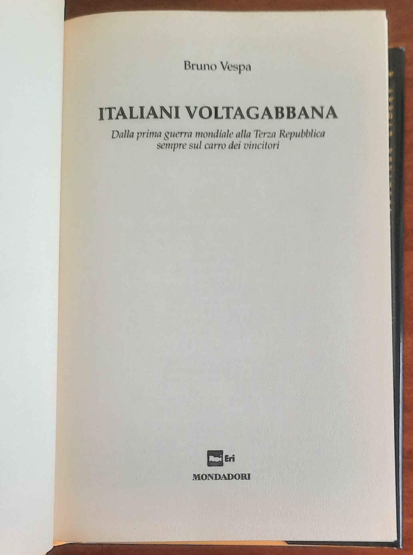 Italiani voltagabbana. Dalla prima guerra mondiale alla Terza Repubblica sempre sul carro dei vincitori
