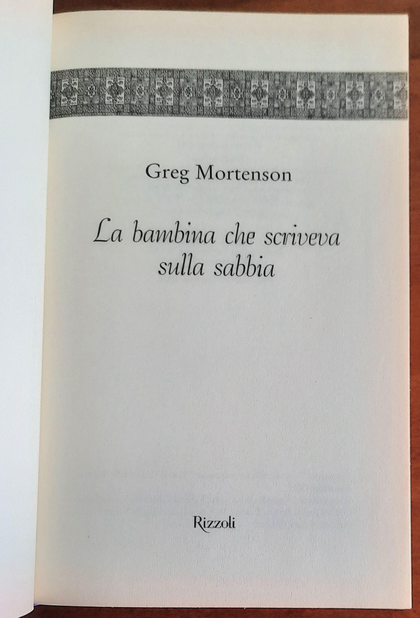 La bambina che scriveva sulla sabbia - Rizzoli