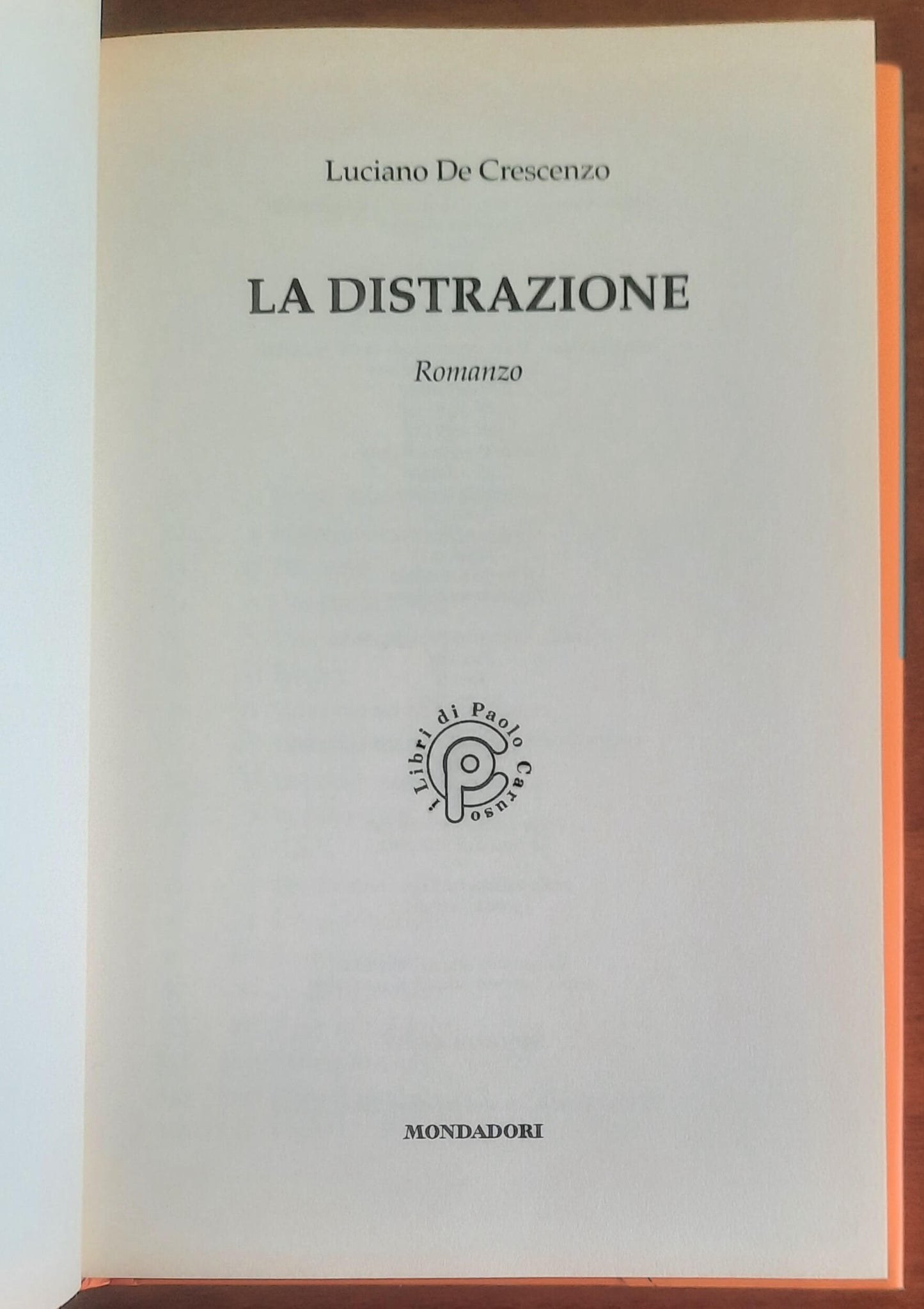 La distrazione - di Luciano De Crescenzo - Mondadori