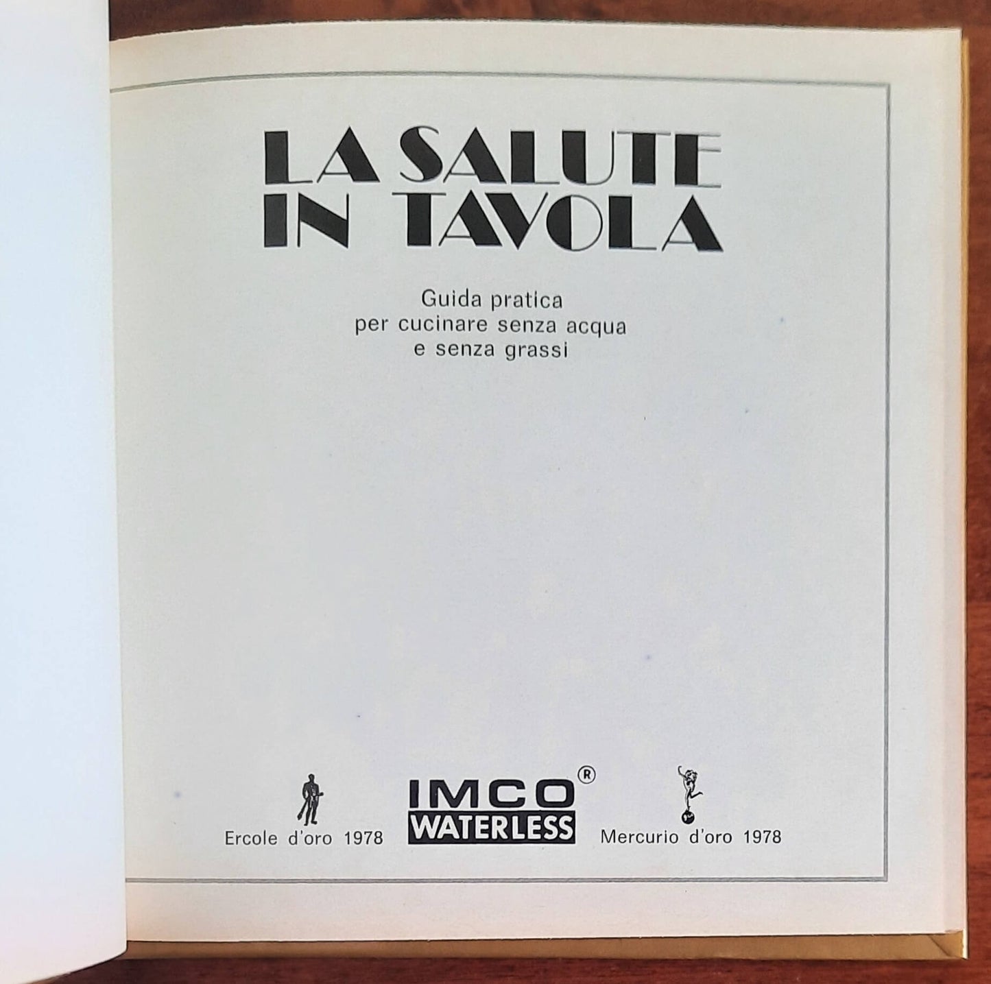 La salute in tavola. Guida pratica per cucinare senza acqua e senza grassi