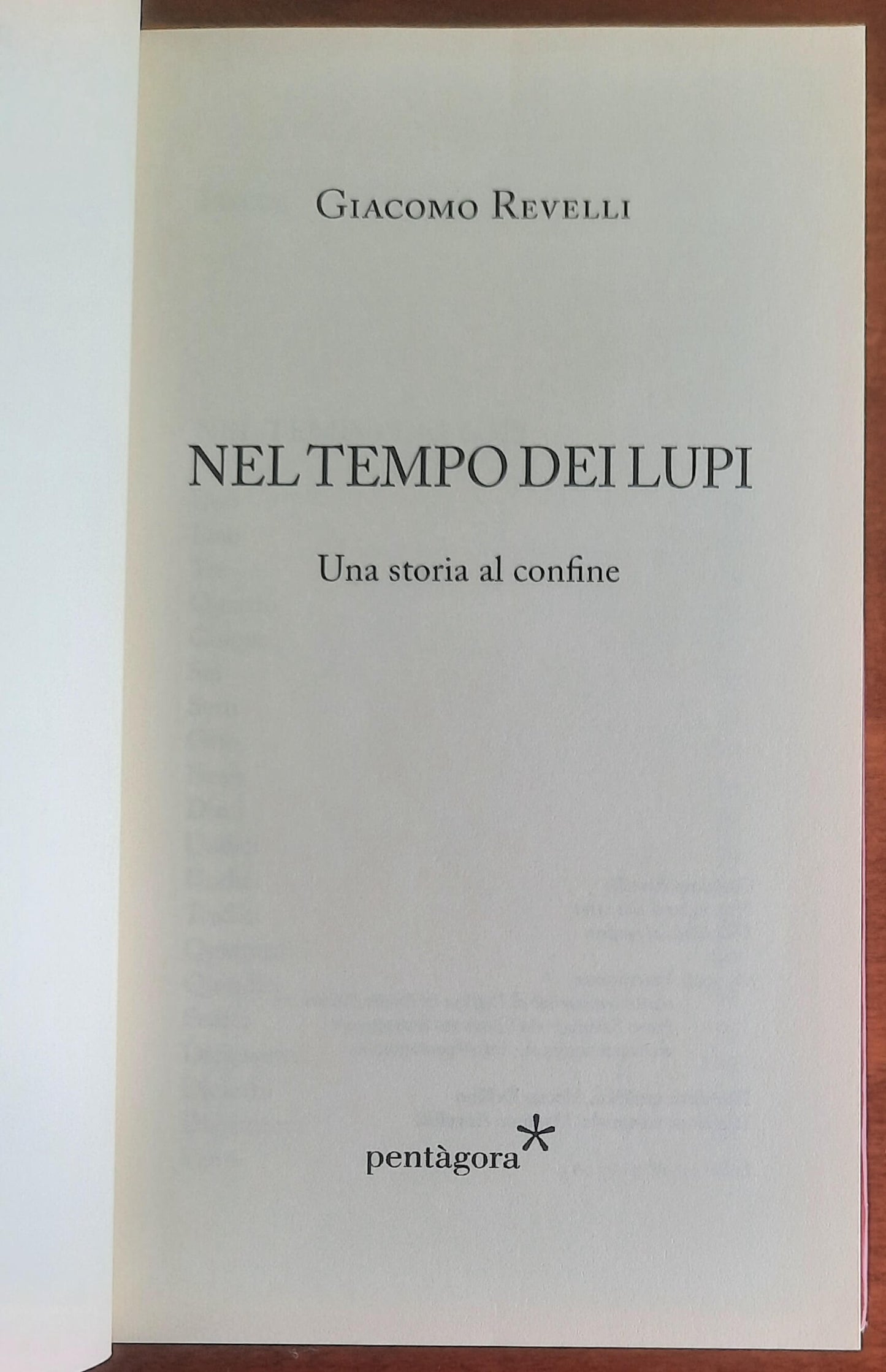 Nel tempo dei lupi. Una storia al confine - di Giacomo Revelli