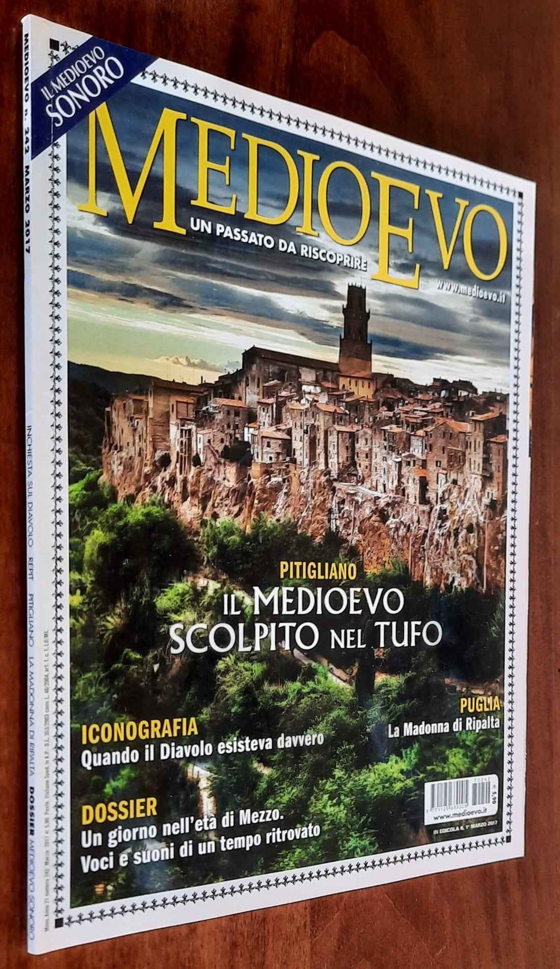 Rivista Medioevo n. 242 - Marzo 2017 - Pitigliano il Medioevo scolpito nel tufo
