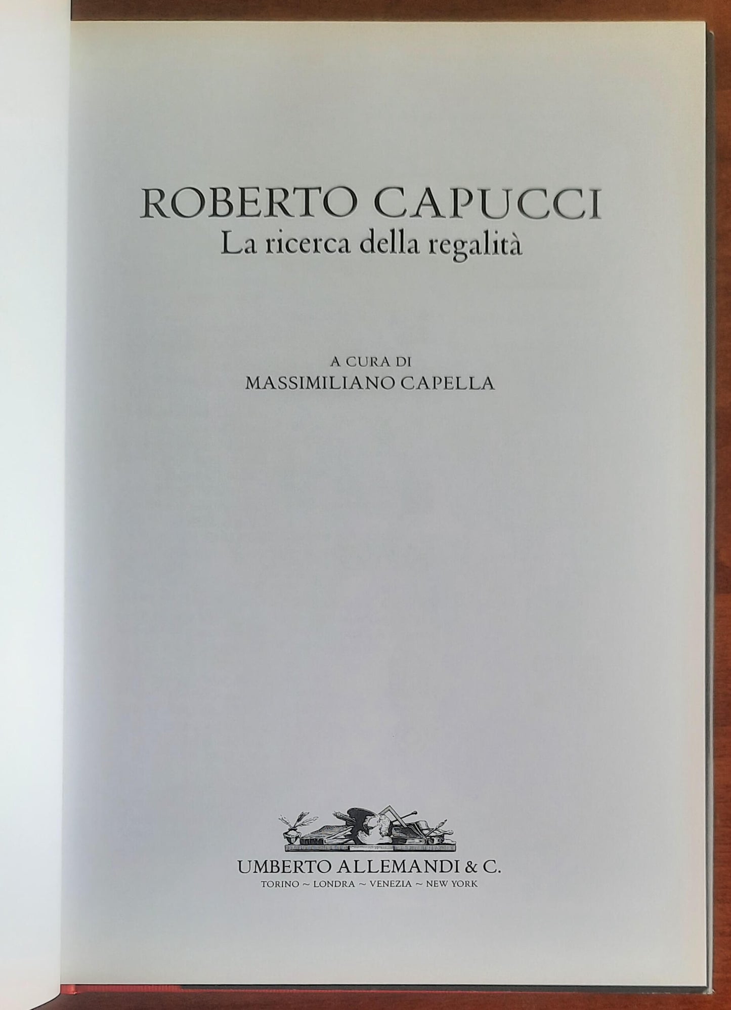 Roberto Capucci. La ricerca della regalità - Umberto Allemandi