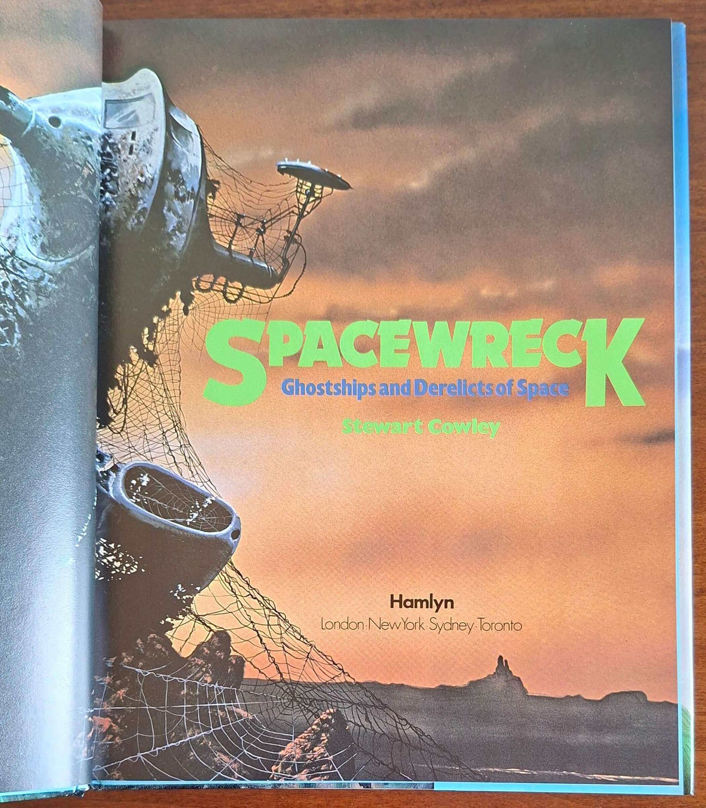 Spacewreck. Ghostships and Derelicts of Space - Stewart Cowley