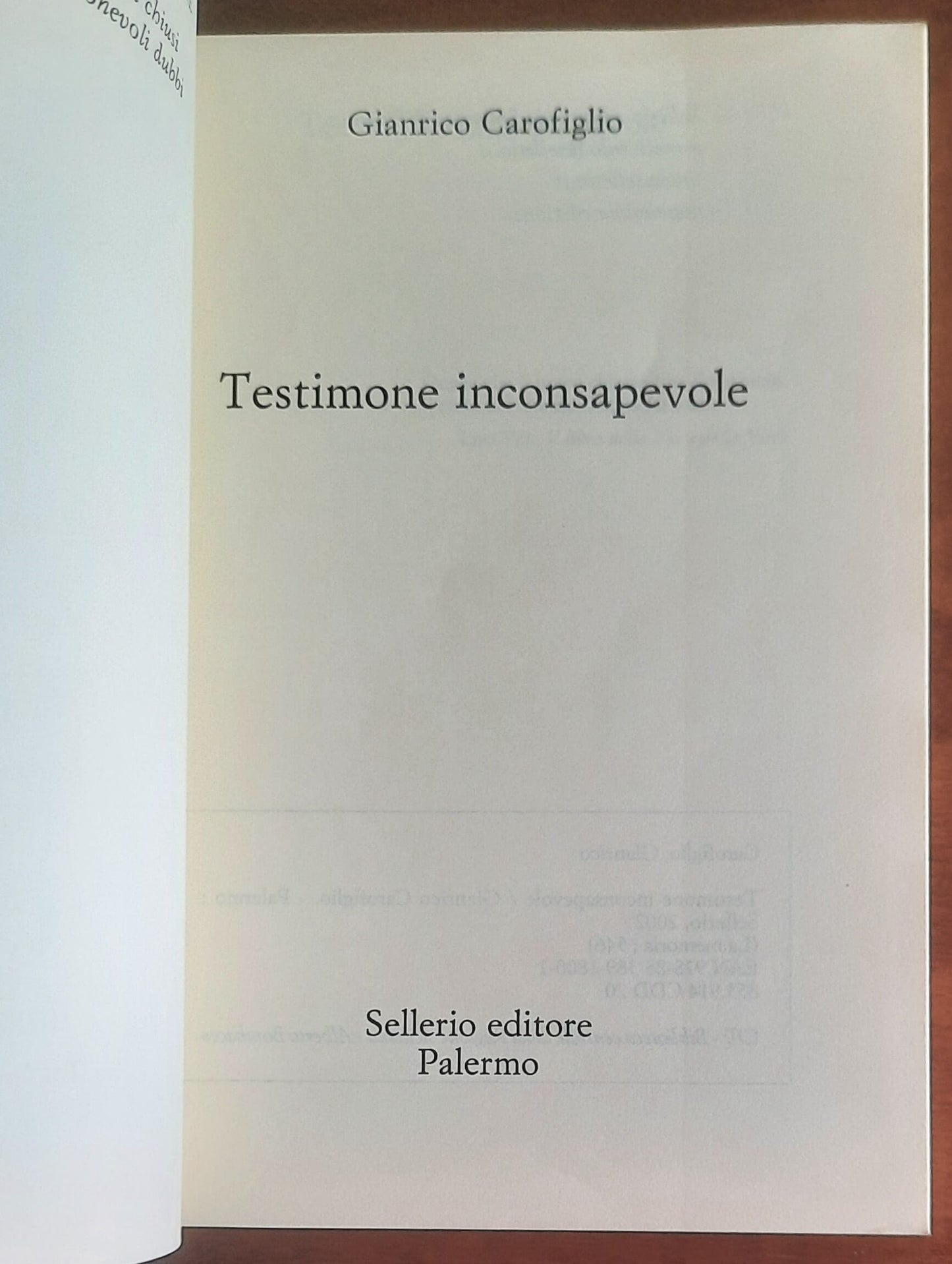 Testimone inconsapevole - di Gianrico Carofiglio - Sellerio