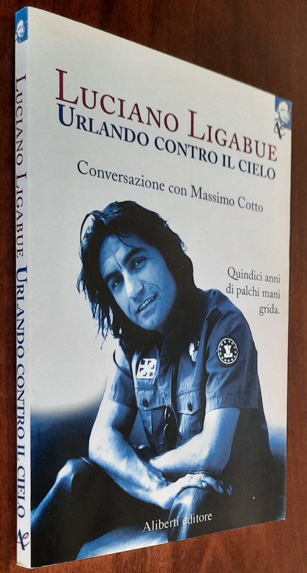 Urlando contro il cielo. Quindici anni di palchi mani grida