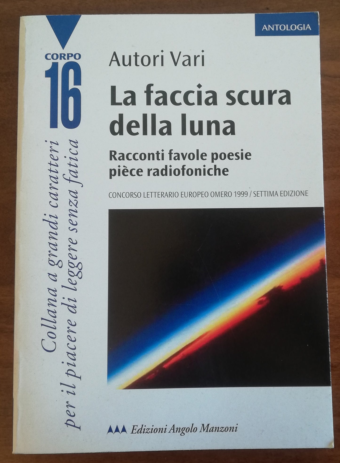 La faccia scura della luna. Racconti, favole, poesie, pièce radiofoniche