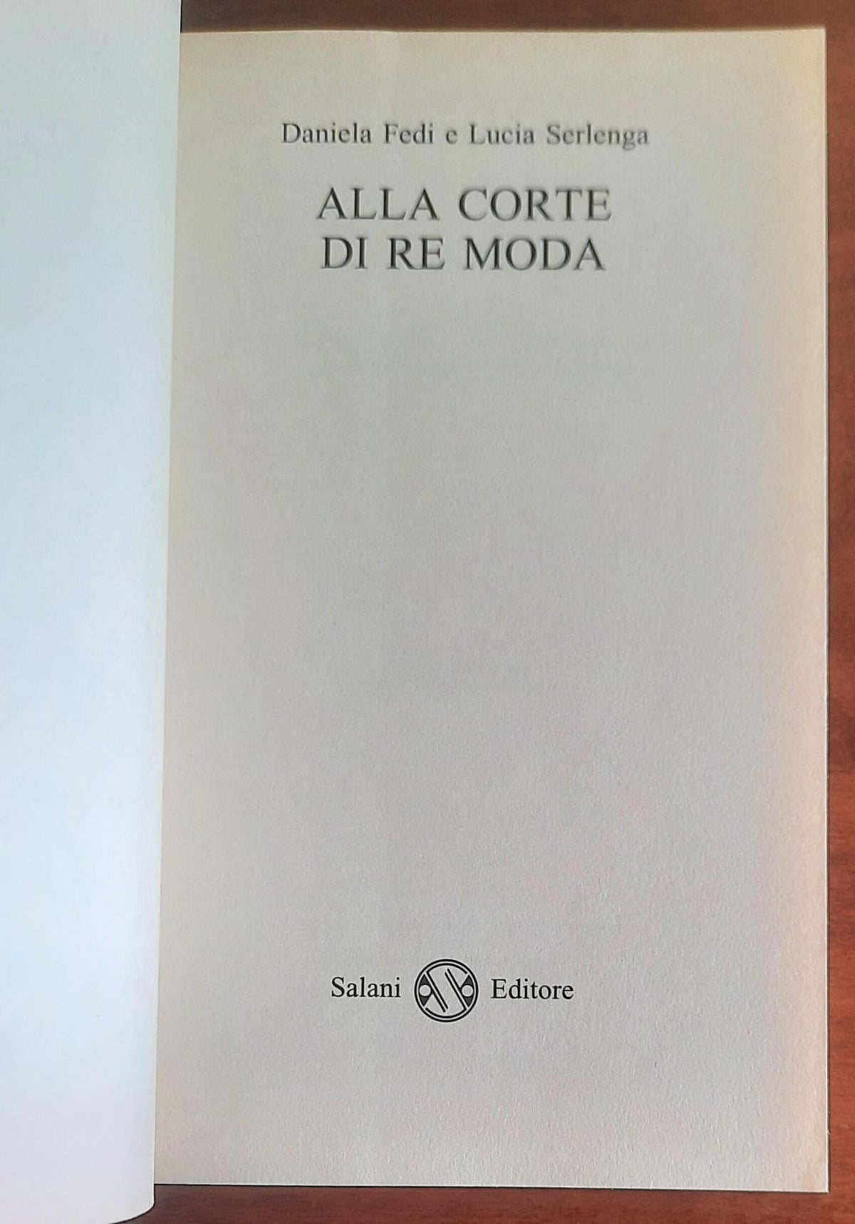 Alla corte di re Moda. Il dietro le quinte del mondo delle sfilate persone reali, i grandi nomi, le grandi marche