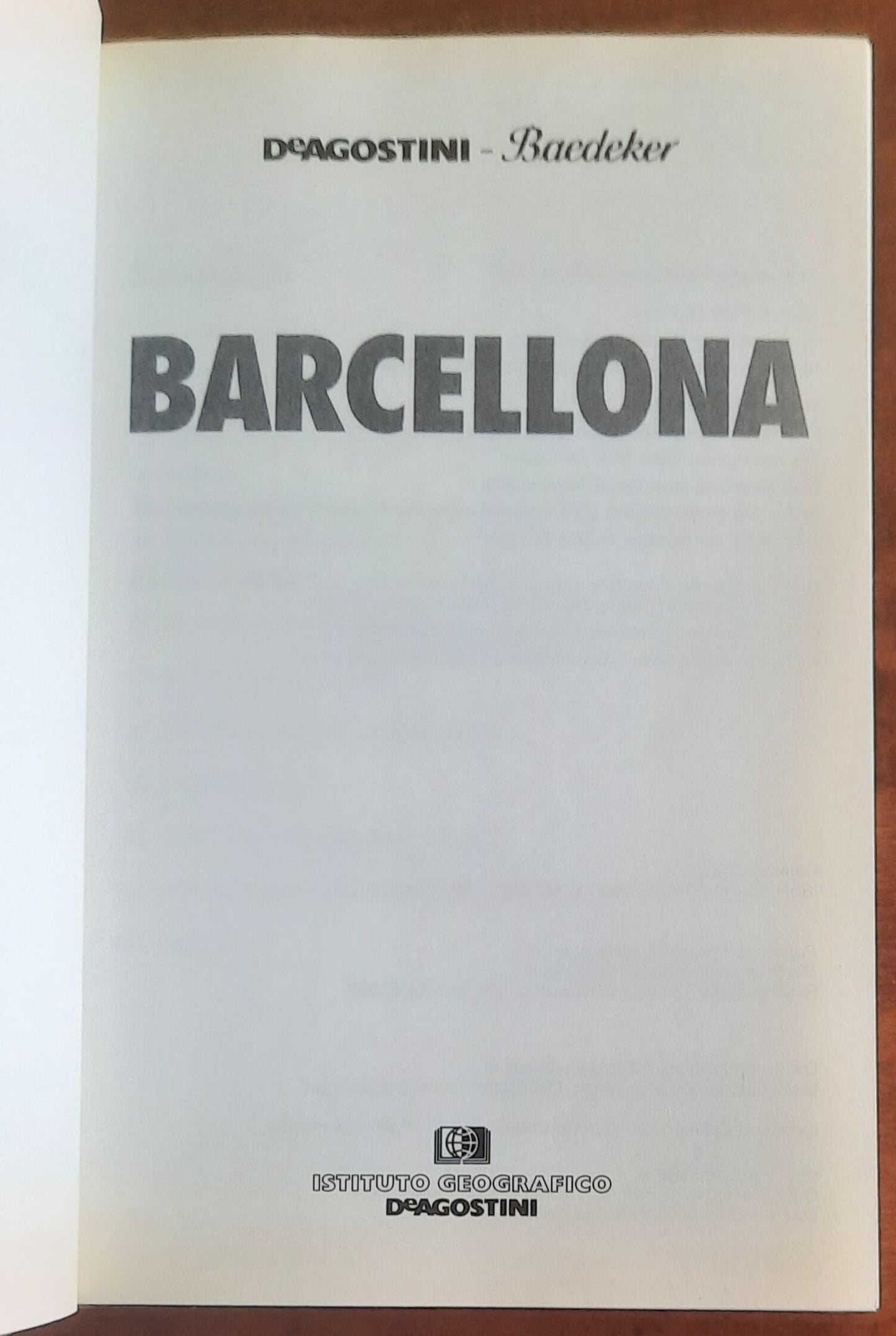 Barcellona. Guida illustrata alla visita della città e dei dintorni con la descrizione di monumenti e luoghi d’interesse + pianta della città