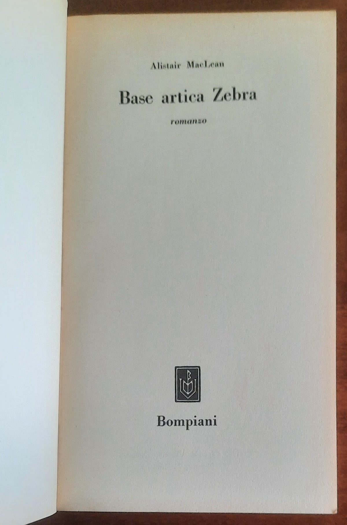 Base artica Zebra - di Alistair Maclean - Bompiani