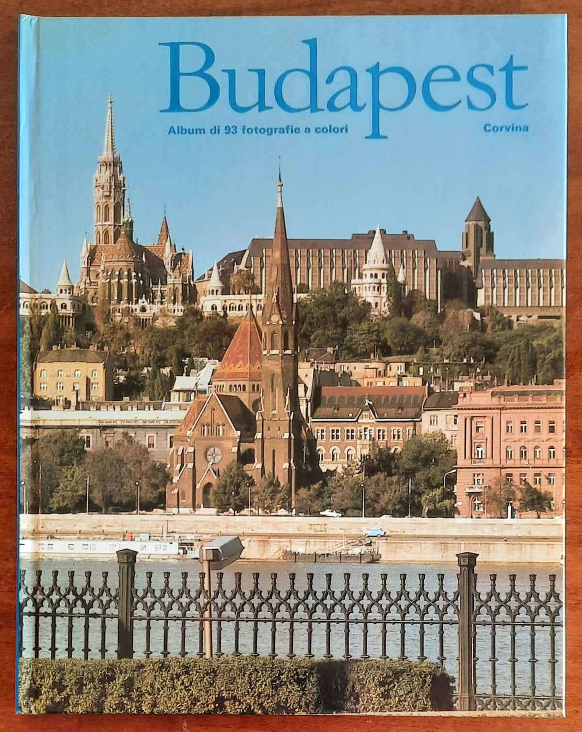 Budapest. Album di 93 foto a colori - di Peter Dobai