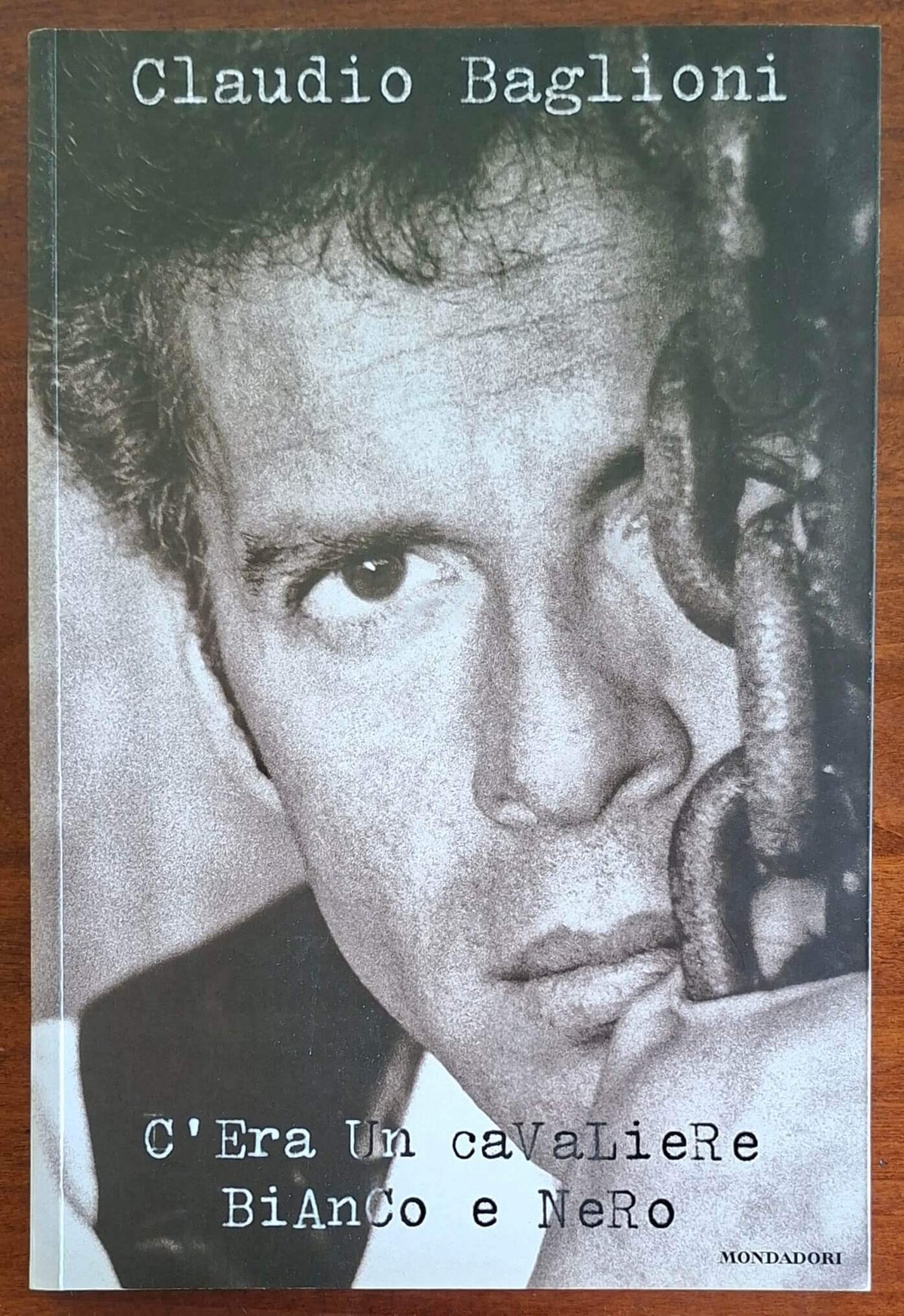 C'era un cavaliere bianco e nero - Claudio Baglioni - Mondadori