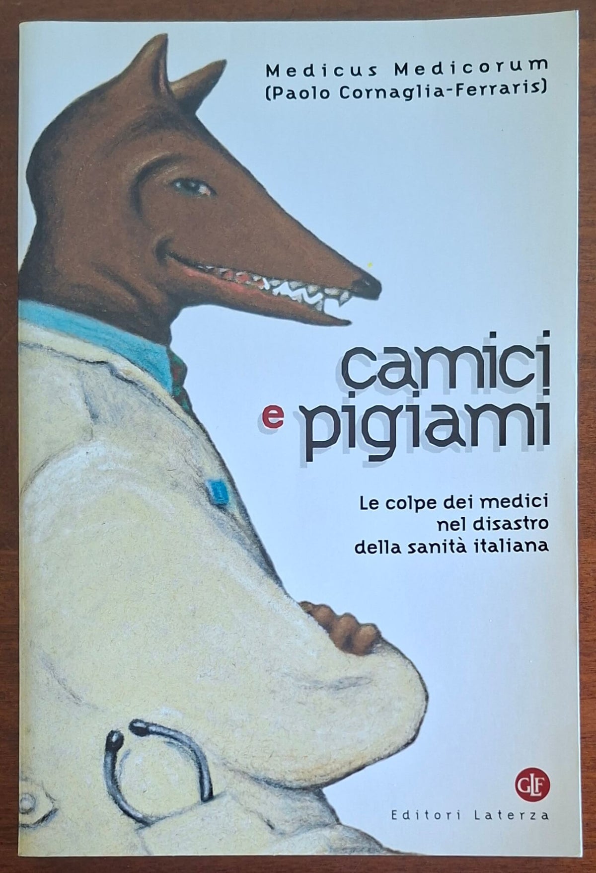 Camici e pigiami. Le colpe dei medici nel disastro della sanità italiana