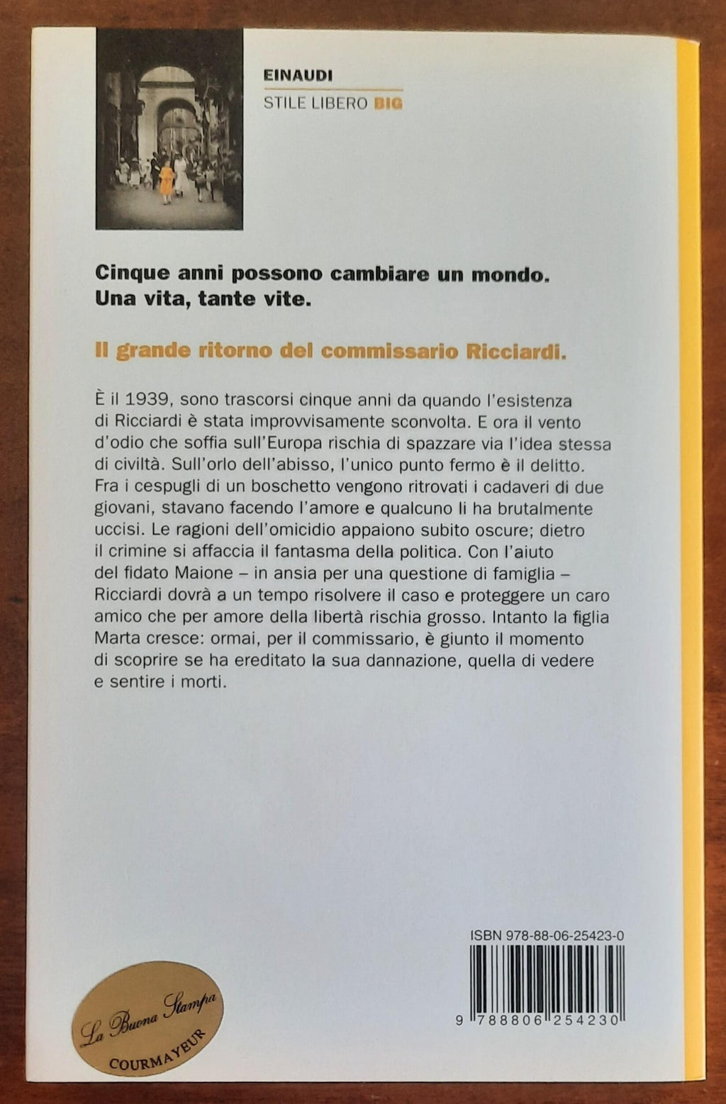 Caminito. Un aprile del commissario Ricciardi - di Maurizio De Giovanni