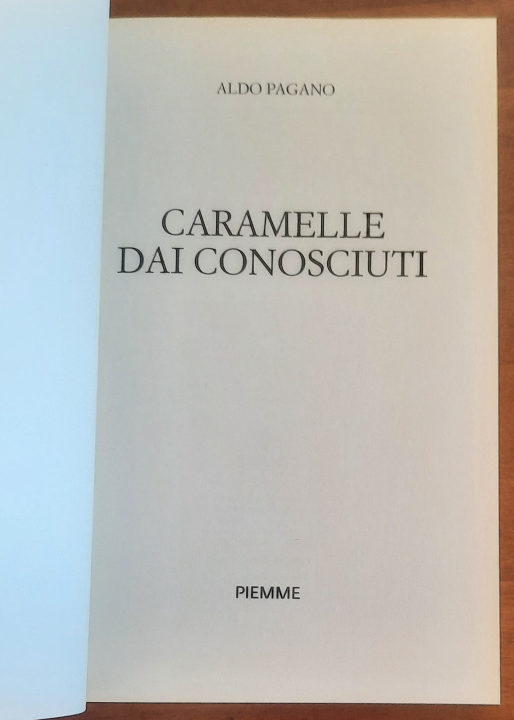 Caramelle dai conosciuti. Un'indagine di Emma Bonsanti - di Aldo Pagano - Piemme
