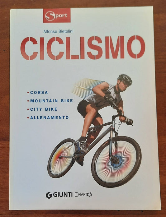 Ciclismo. Corsa, mountain bike, city bike, allenamento