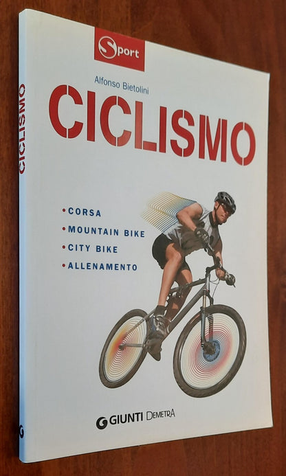 Ciclismo. Corsa, mountain bike, city bike, allenamento