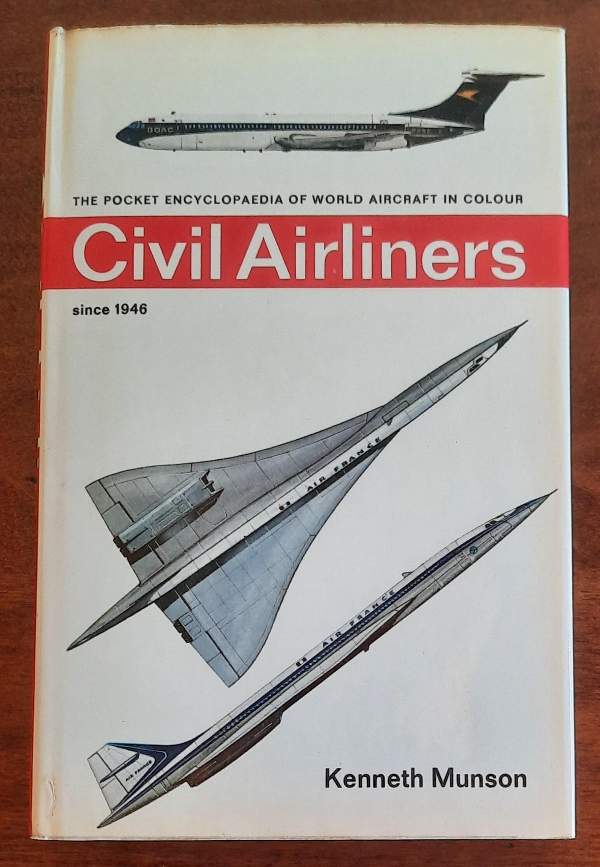 Civil Airliners since 1946. The pocket Encyclopaedia of world aircraft in colour