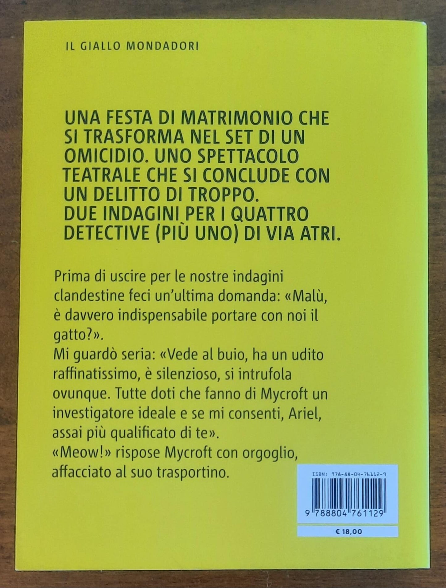 Commedia gialla con gatto nero - di Serena Venditto - Mondadori