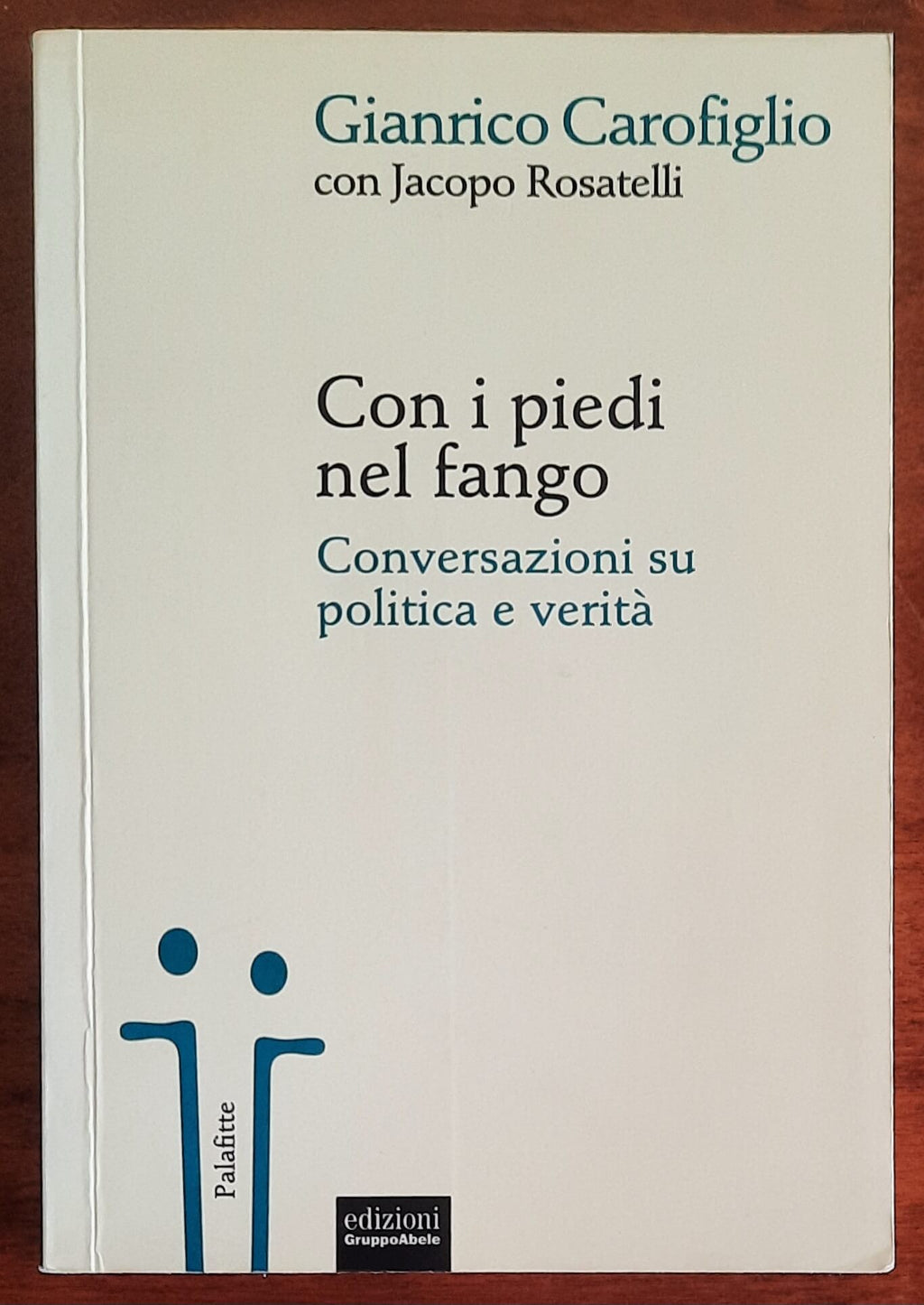 Con i piedi nel fango. Conversazioni su politica e verità