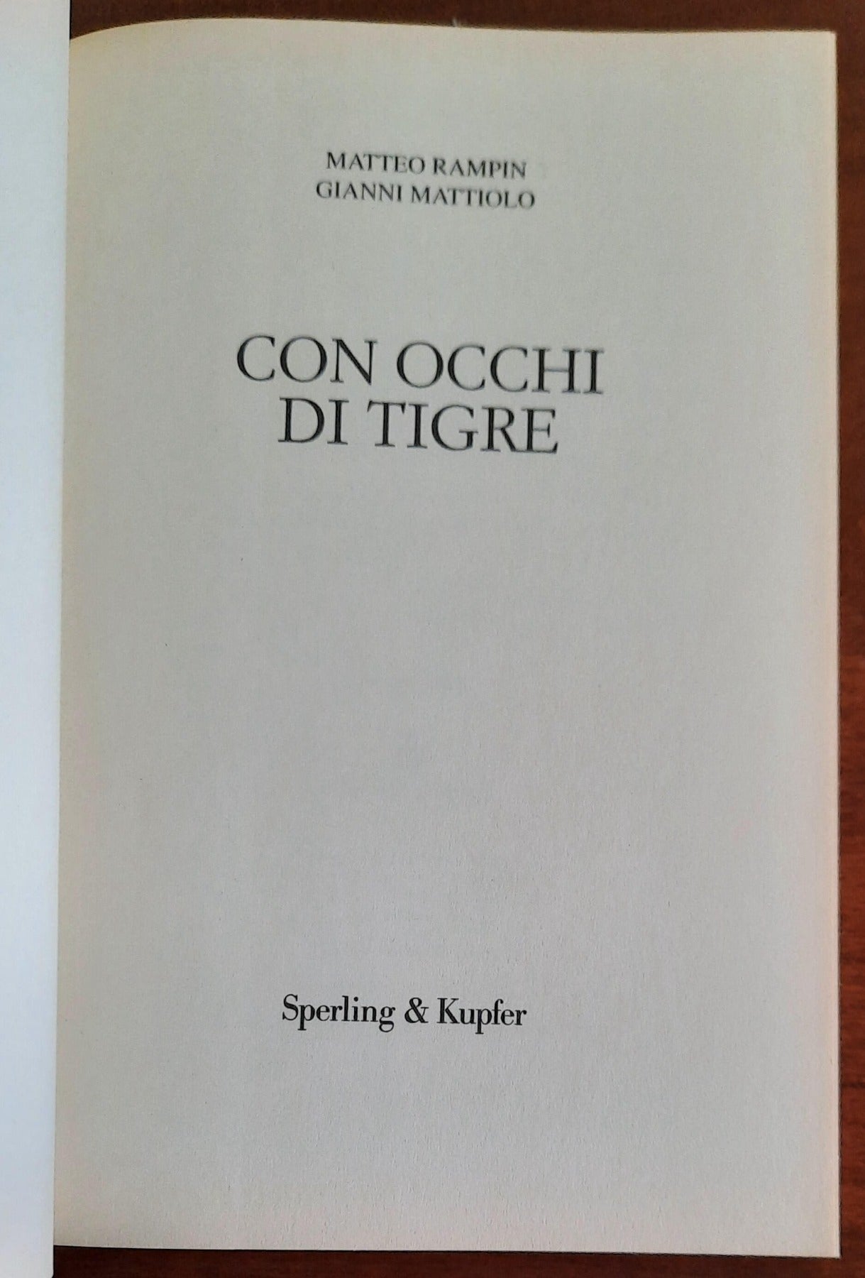 Con occhi di tigre. A scuola di vita dai grandi felini