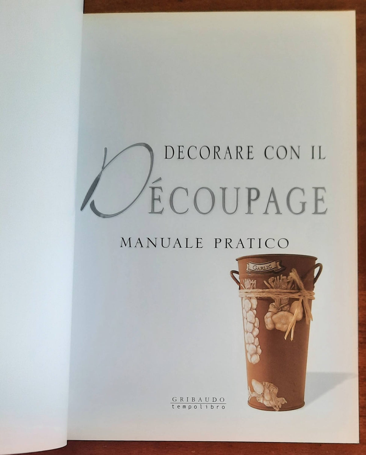 Decorare con il decoupage. Manuale pratico - Gribaudo