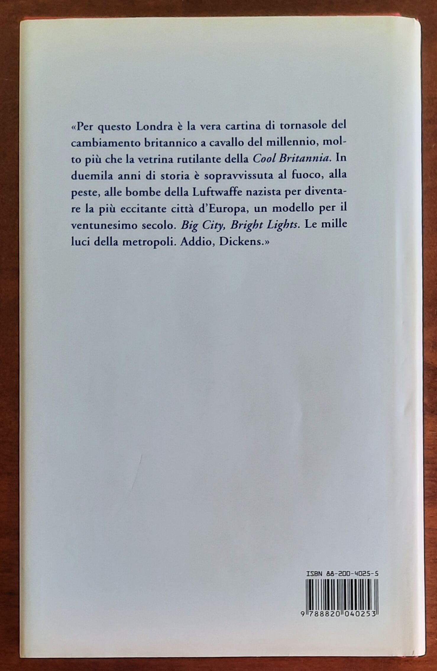 Dio ci salvi dagli inglesi... o no! Vecchi riti e nuovi miti degli europei d’oltremanica