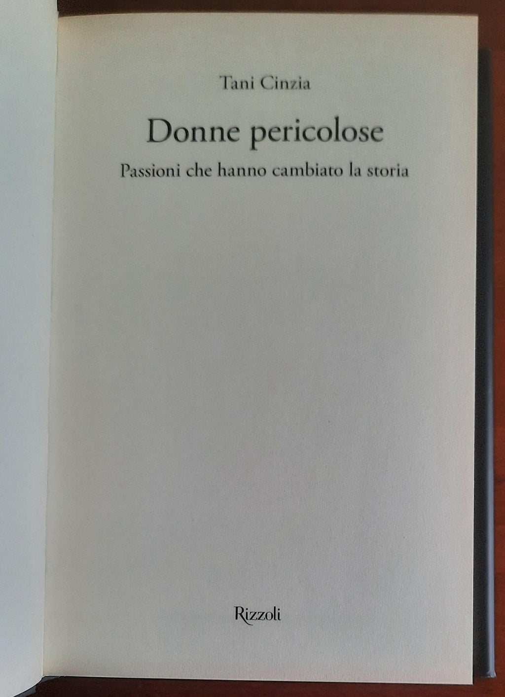 Donne pericolose. Passioni che hanno cambiato la storia