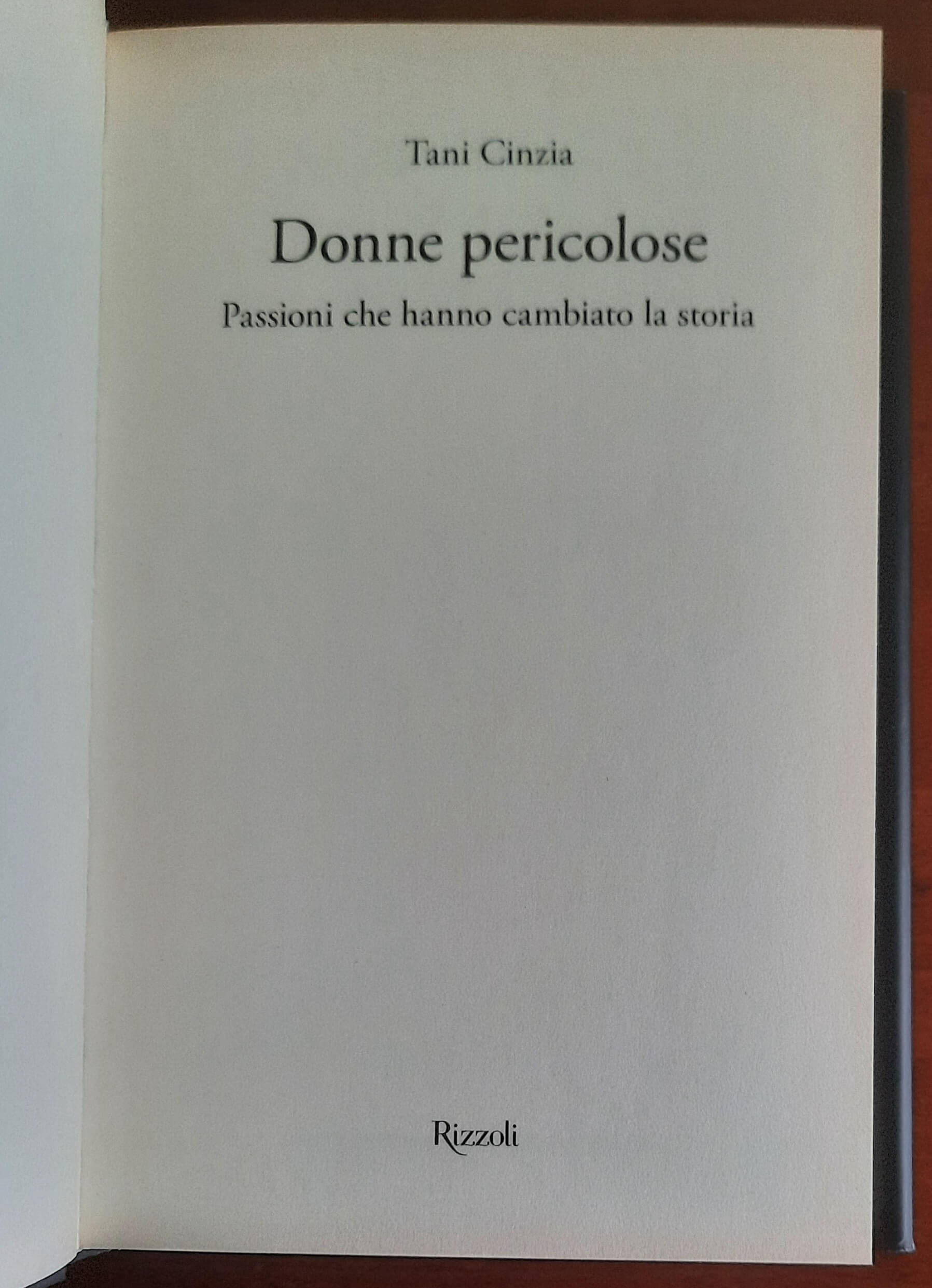 Donne pericolose. Passioni che hanno cambiato la storia