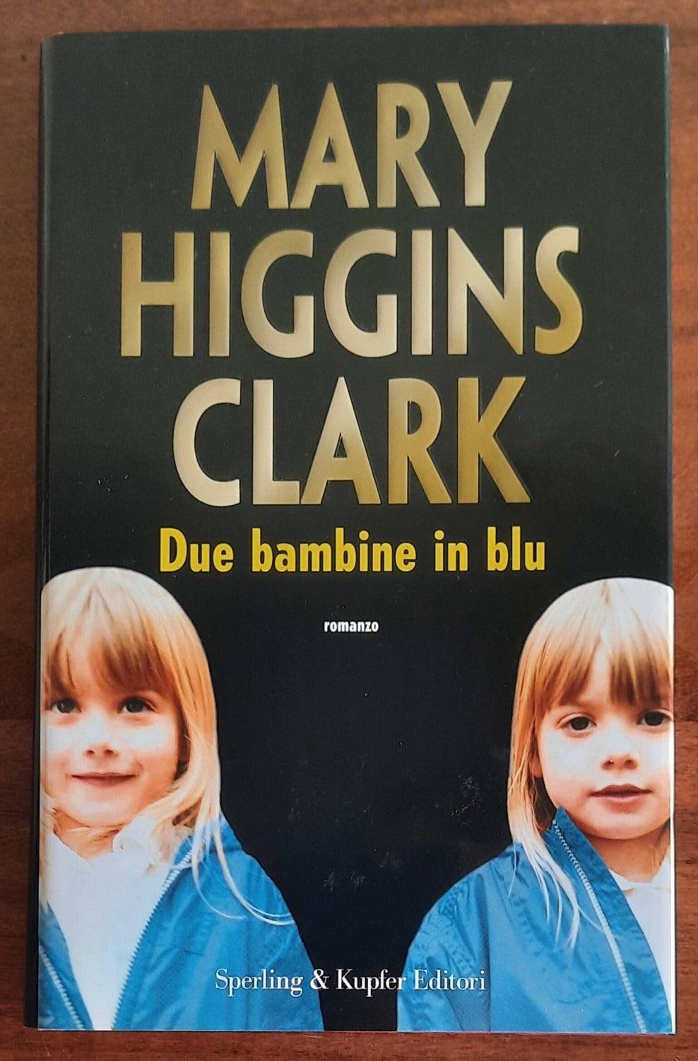 Due bambine in blu - di Mary Higgins Clark