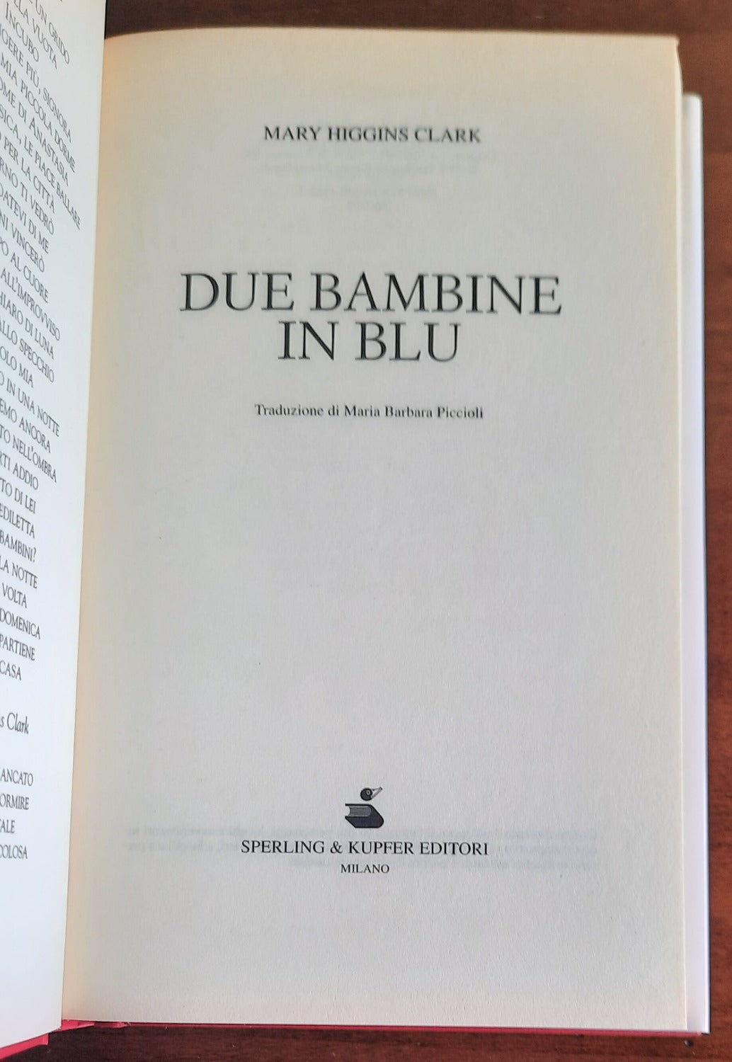 Due bambine in blu - di Mary Higgins Clark