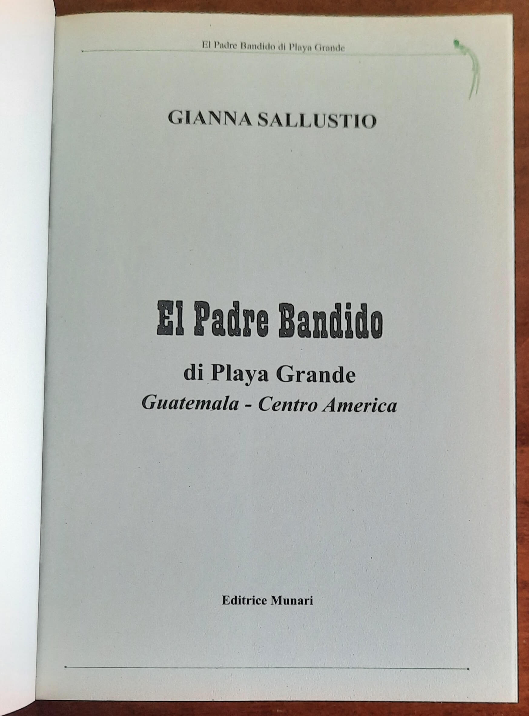 El padre bandido di Playa Grande, Guatemala - Centro America