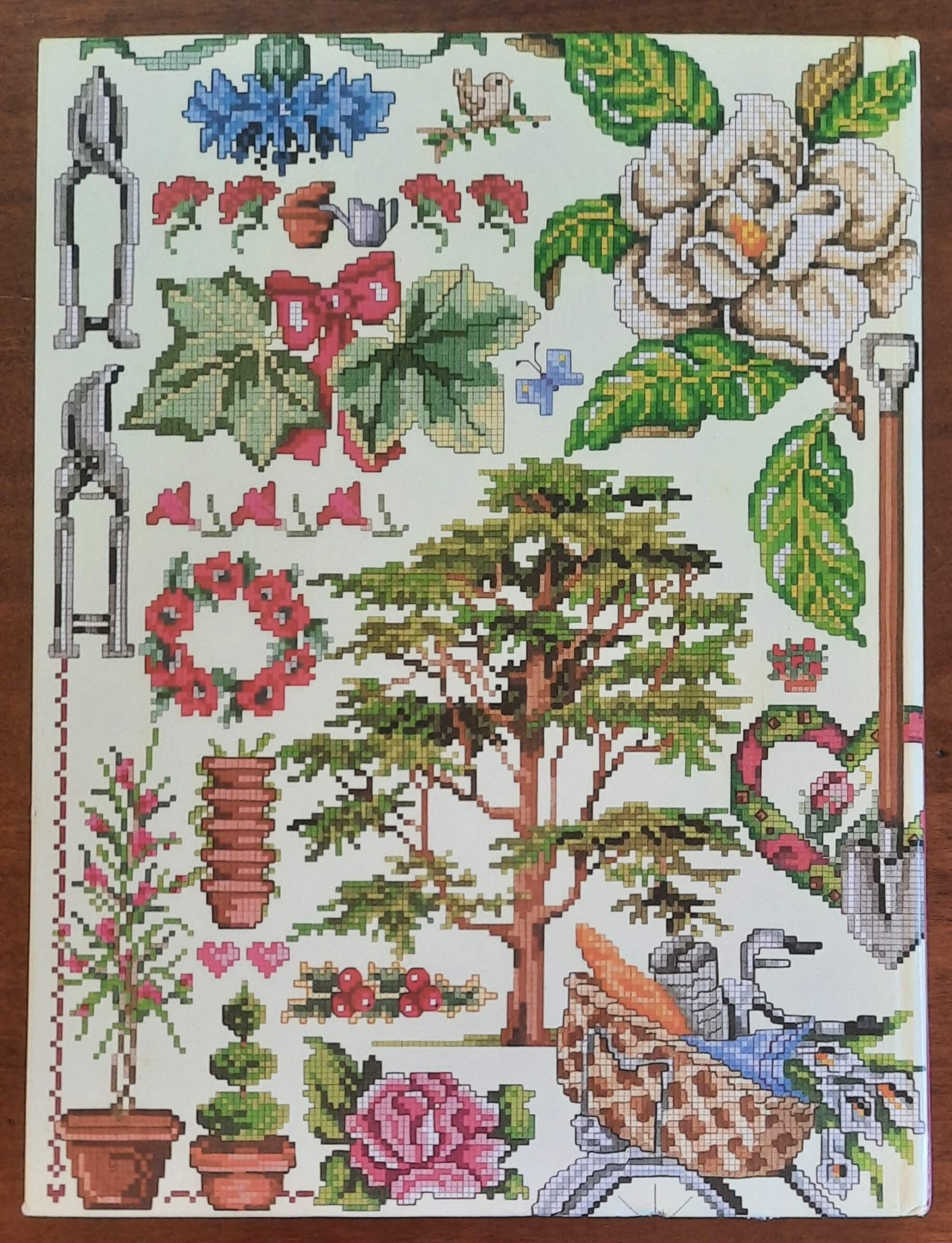 Enciclopedia del punto croce. Fiori, alberi e foglie - Edizioni Idea Donna