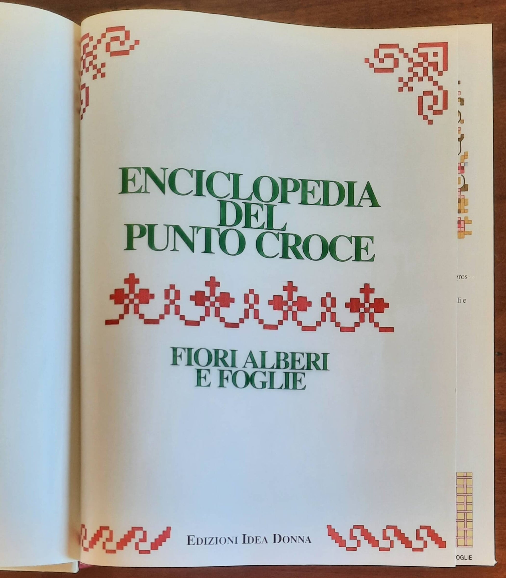 Enciclopedia del punto croce. Fiori, alberi e foglie - Edizioni Idea Donna