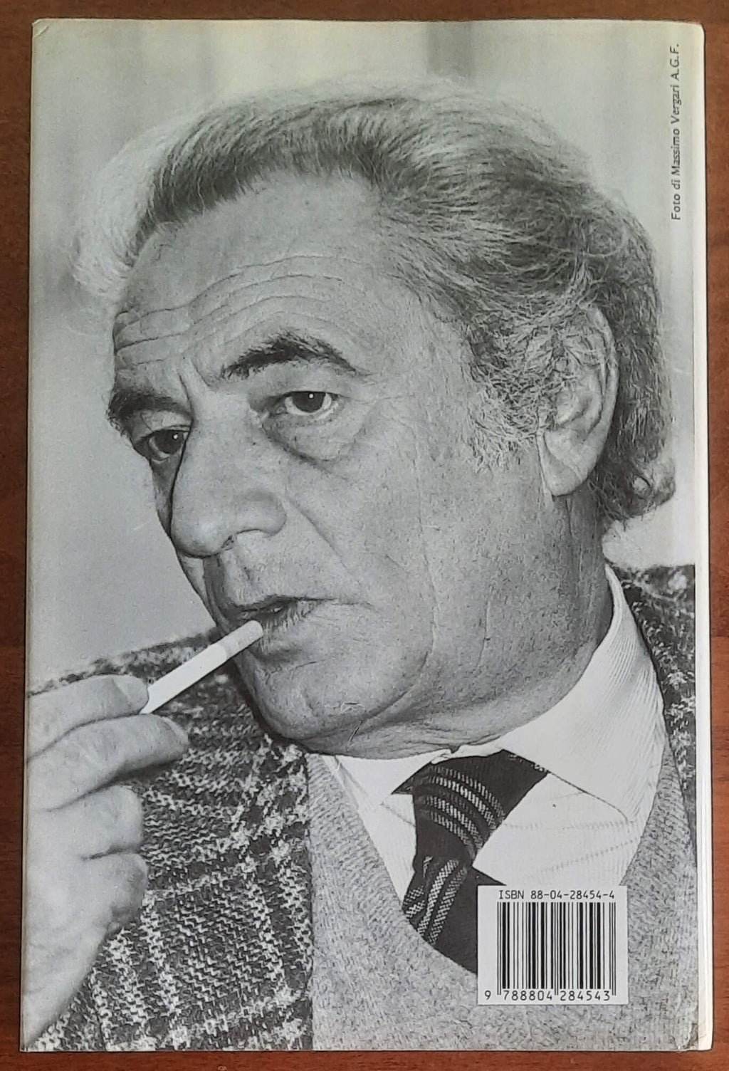 Fucilate gli ammiragli. La tragedia della Marina italiana nella seconda guerra mondiale - Le Scie - Mondadori