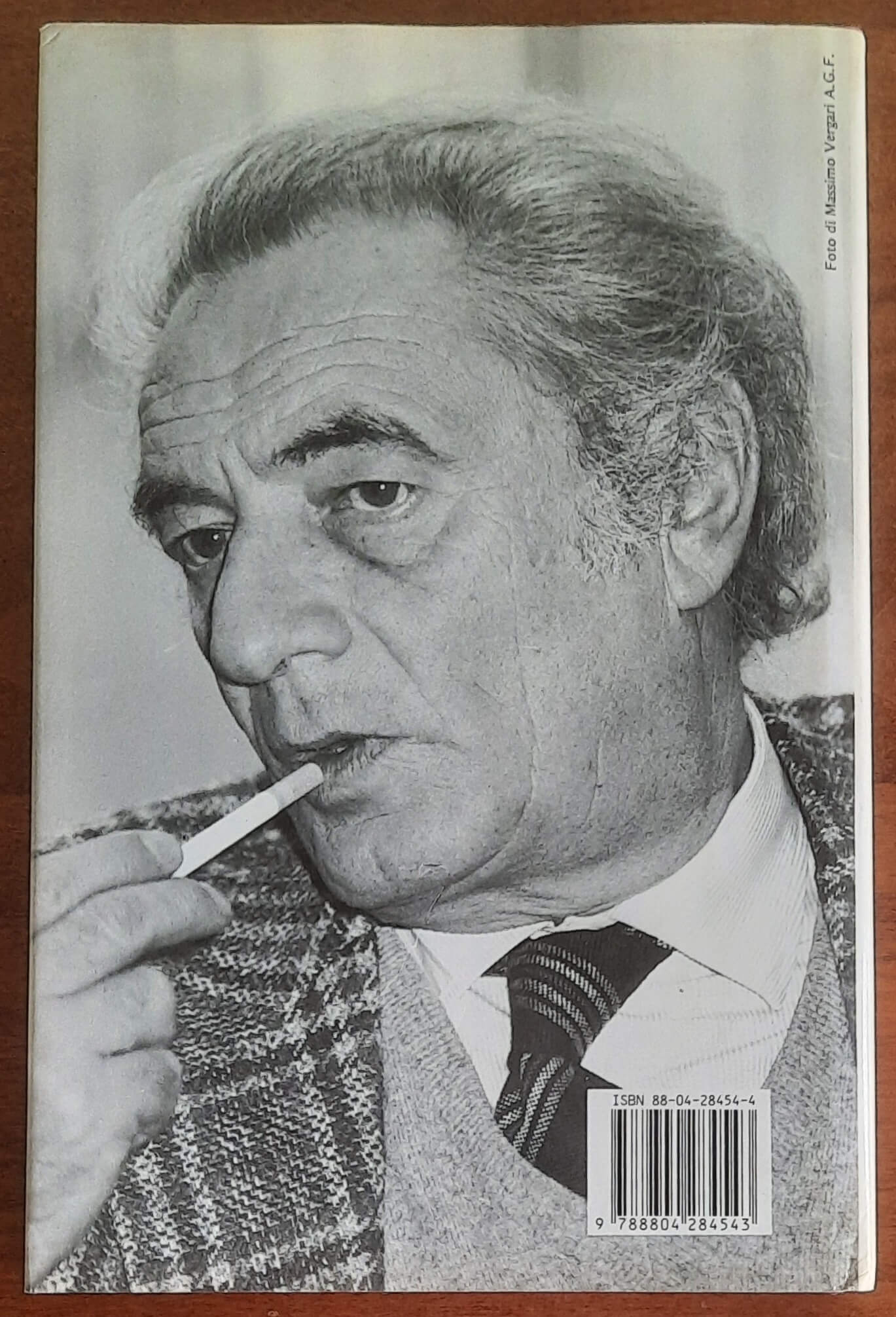 Fucilate gli ammiragli. La tragedia della Marina italiana nella seconda guerra mondiale - Le Scie - Mondadori