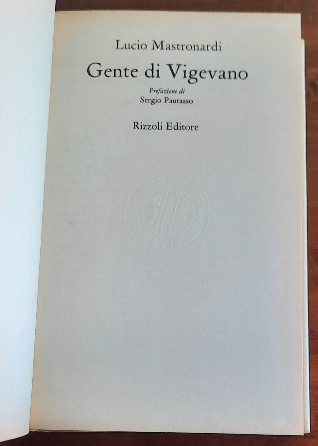 Gente di Vigevano. Il calzolaio, il maestro, il meridionale e altri celebri personaggi della saga di Vigevano - Libreria Biellese