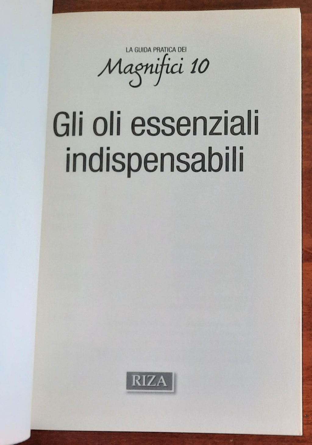 Gli oli essenziali indispensabili. I dieci oli che non devono mancare in casa per curare tutti i disturbi - Libreria Biellese