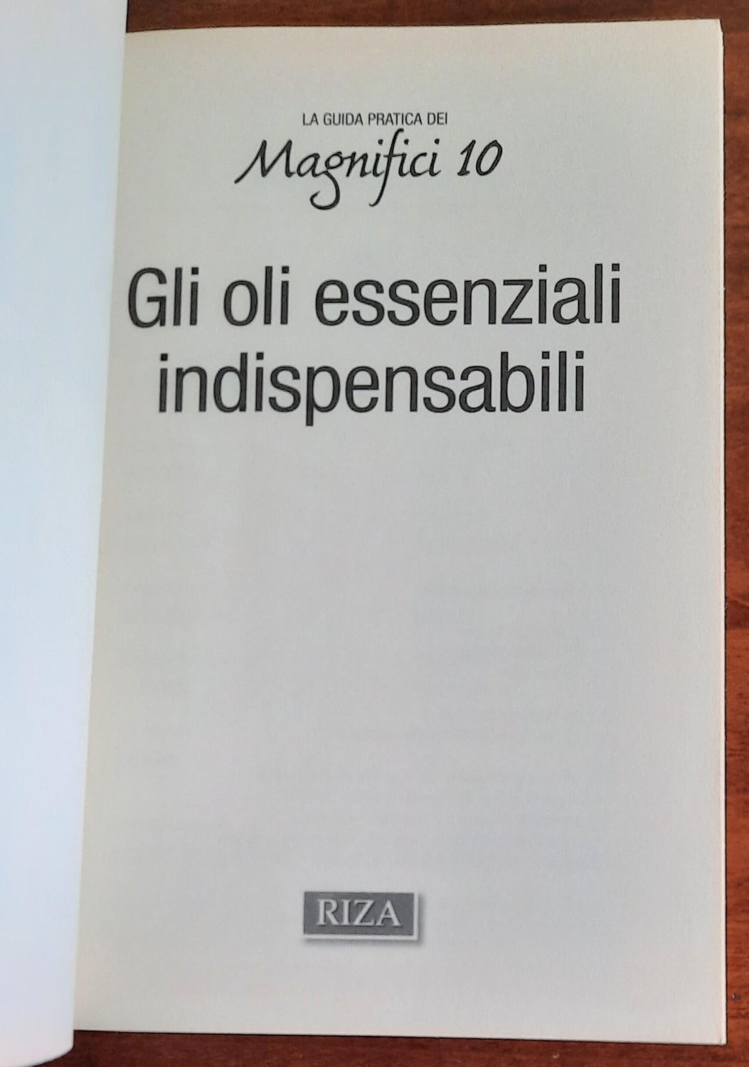 Gli oli essenziali indispensabili. I dieci oli che non devono mancare in casa per curare tutti i disturbi - Libreria Biellese