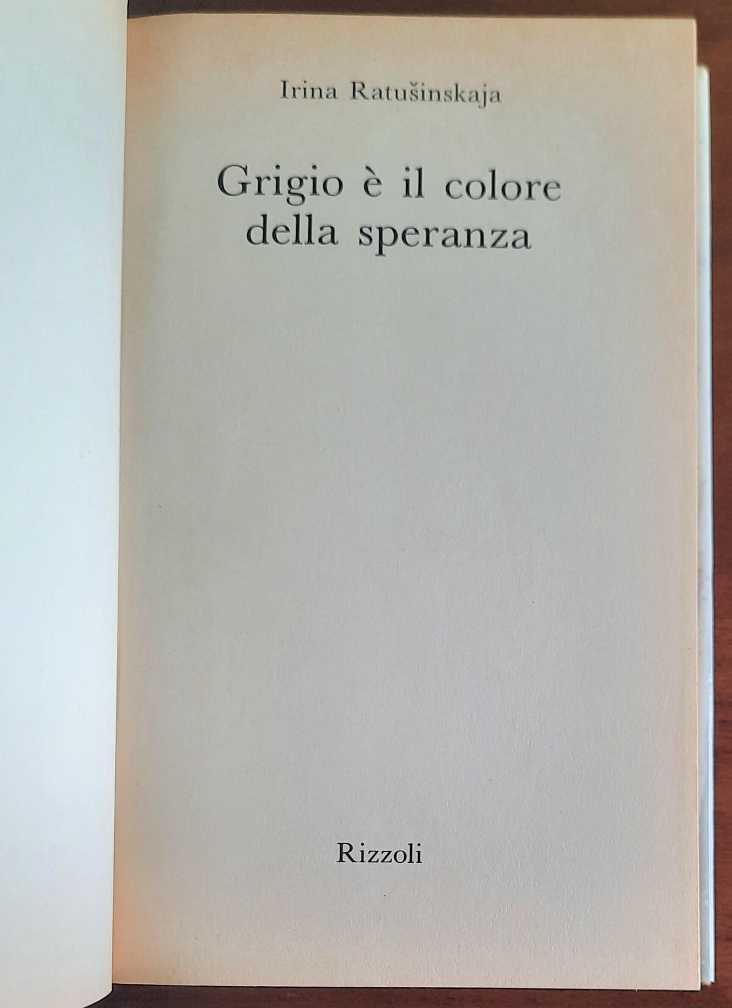 Grigio è il colore della speranza - di Irina Ratusinskaja