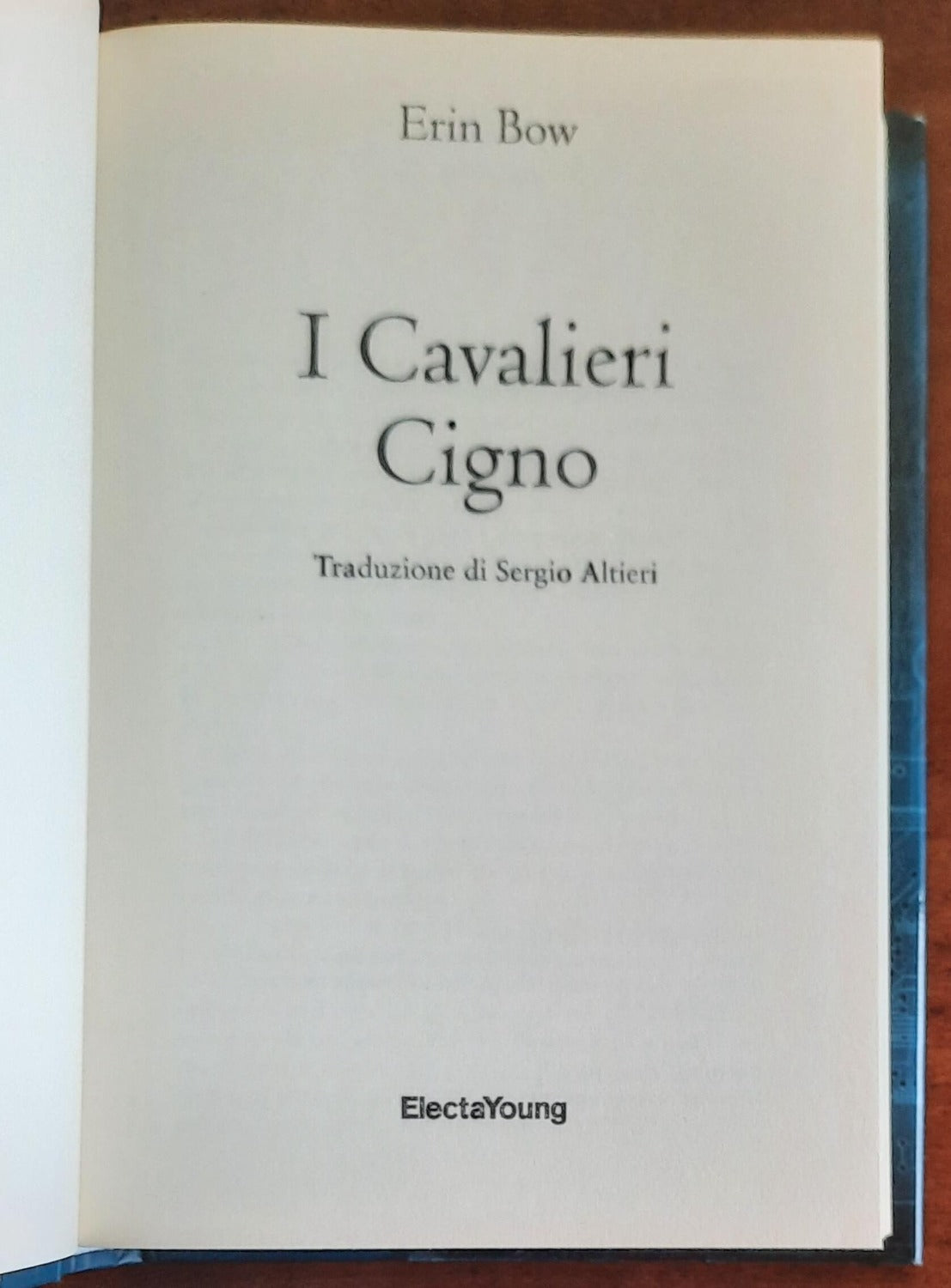 I Cavalieri Cigno - di Erin Bow - Mondadori 2017