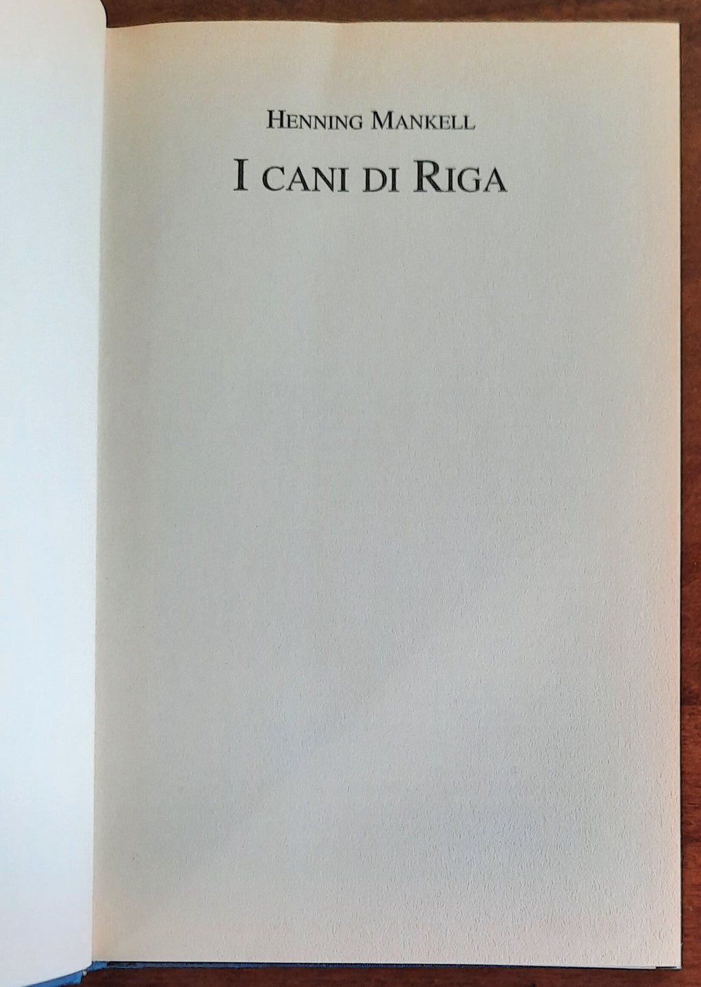 I cani di Riga - di Henning Mankell - Mondolibri