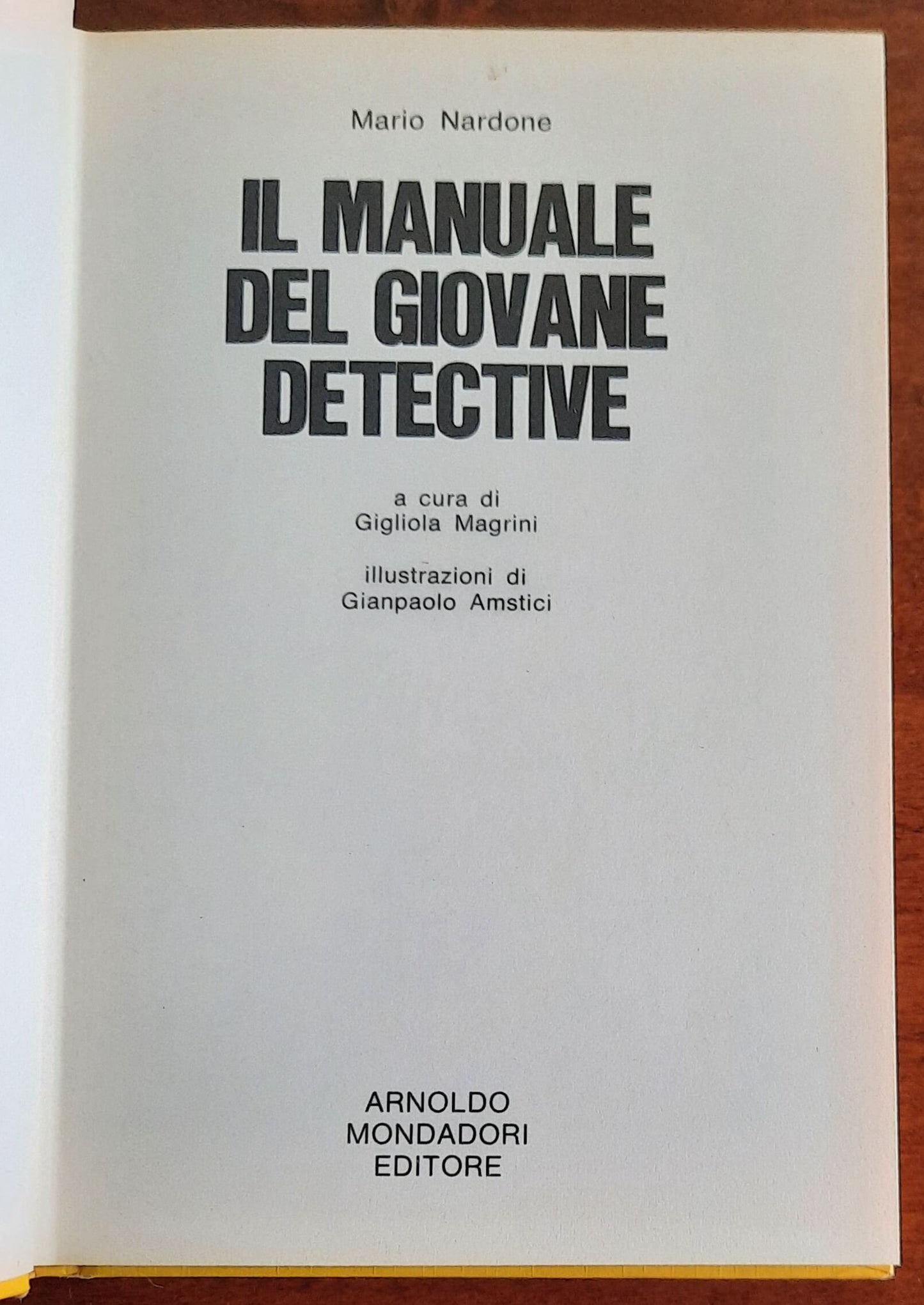 Il manuale del giovane detective - Mondadori