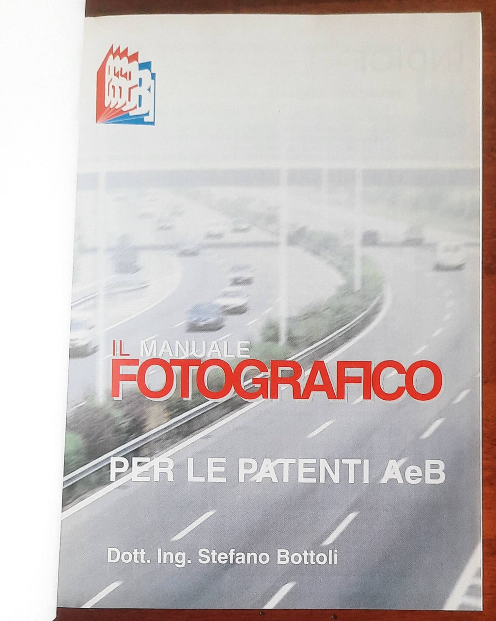 Il manuale fotografico per le patenti A e B - Essebi Italia